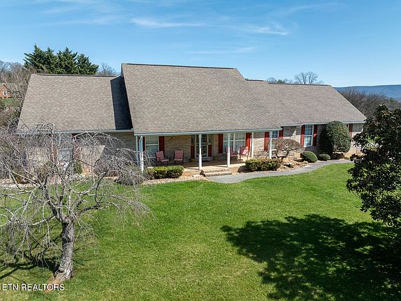 2nd image of 608 Gloucester Ct