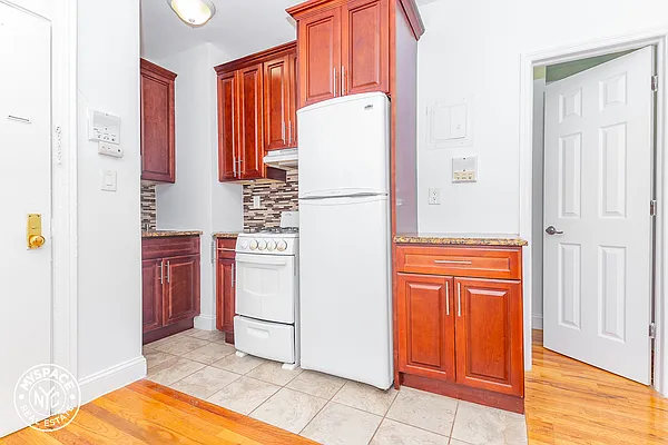 Rented by MySpaceNYC | media 24