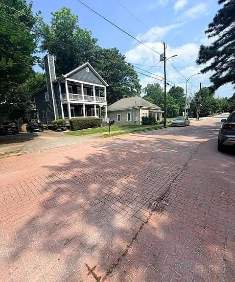 498 Connally St SE — Photo 5