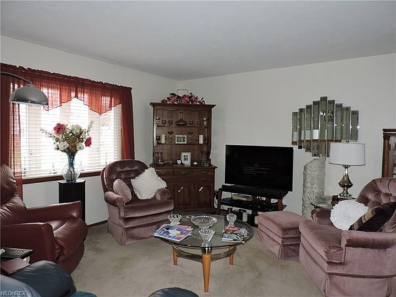 3rd image of 110 Shamrock Dr