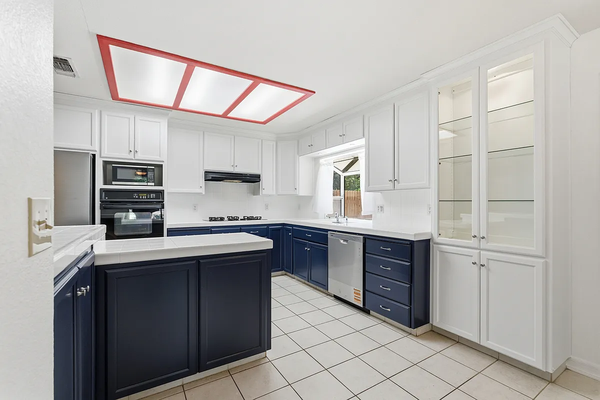 Building Photo - 6044 N Gentry Ave