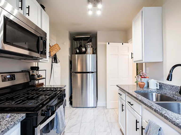 Berkshire Apartments — Photo 36