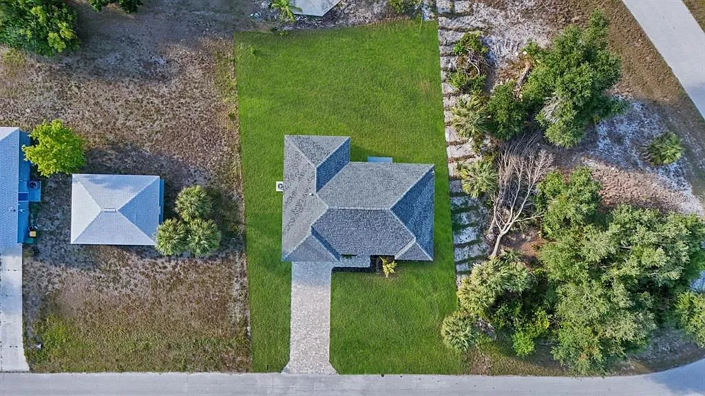 4 bed, 2.0 bath, 1636 sqft, $2,300 — Photo 2