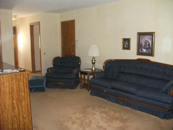 3rd image of 10617 Oak St