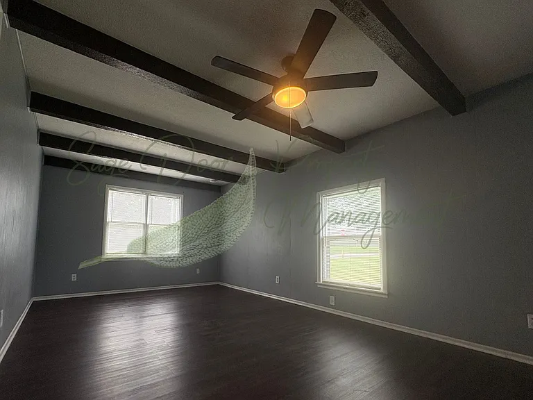 302 N Peck Dr — Photo 8