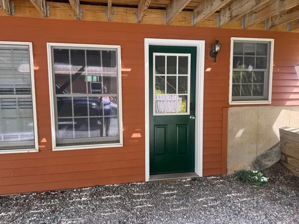 16 Brookside Dr, White River Junction, VT 05001