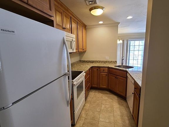 3rd image of 28 James St Unit 55