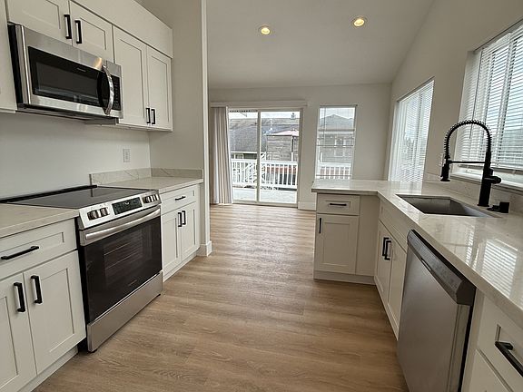 All new kitchen
Frigidaire S/S Appliances