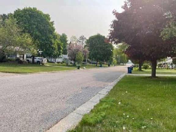 Exterior Neighborhood (street photo)