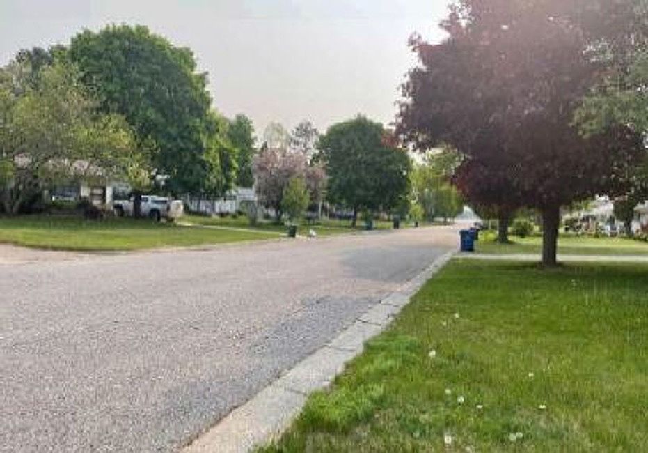 Exterior Neighborhood (street photo)