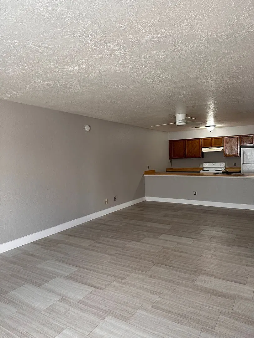1518 West Calle Sur — Photo 3