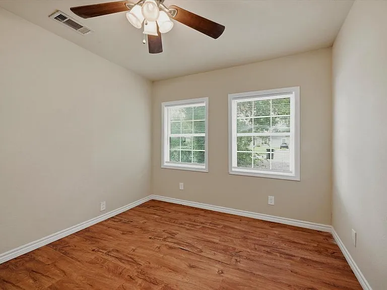 2112 W Bond St — Photo 10