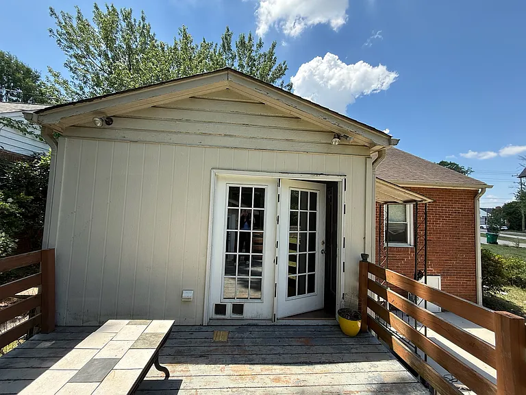 324 E Peterson Dr — Photo 21