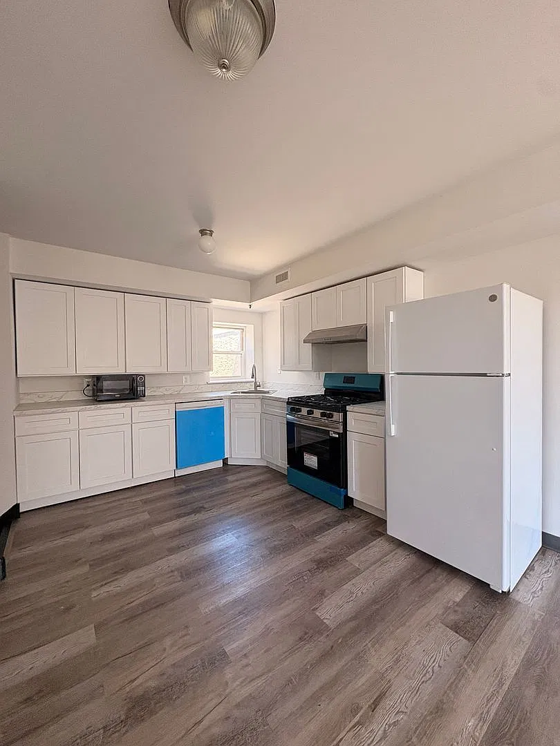 Spacious affordable apartments — Photo 1