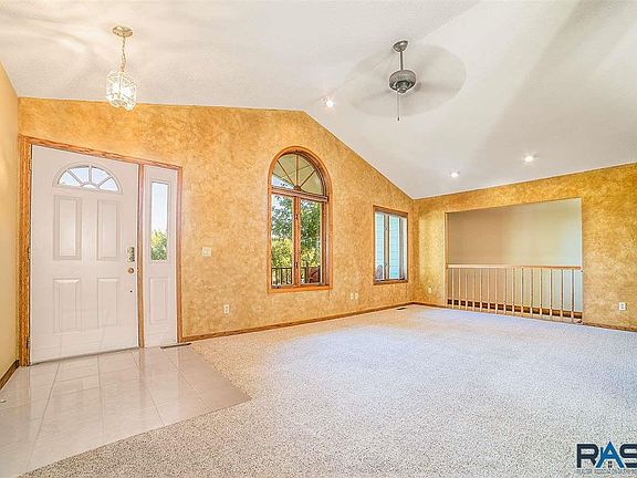 5th image of 48018 Woodsong Pl