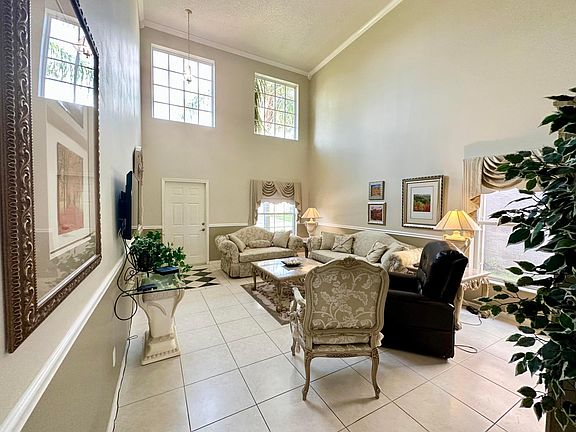 3rd image of 820 NW Greenwich Court