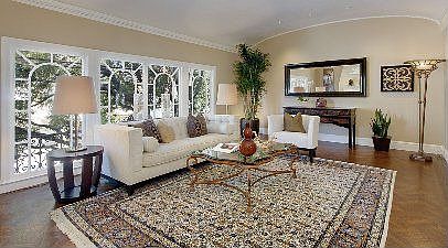 :: 2569 Greenwich Street
