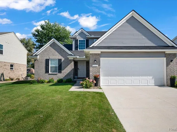 8332 Berwick Dr, Westland, MI 48185