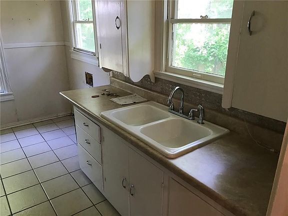 4th image of 1134 Amarillo St
