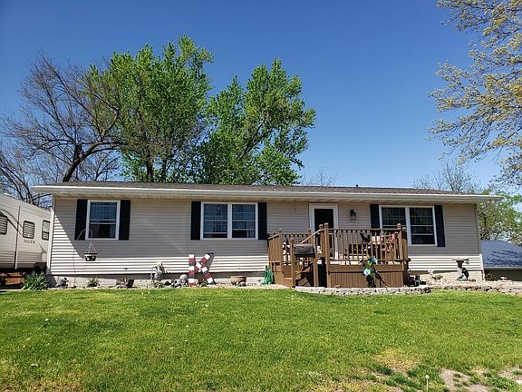 2nd image of 301 E Poplar St