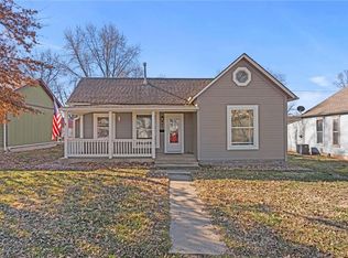 607 W Wea St, Paola, KS 66071