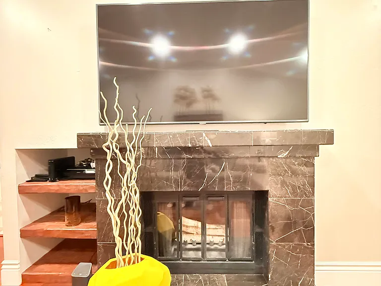 485 Camelback Rd — Photo 6