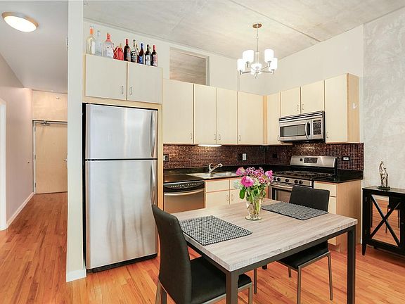 4th image of 630 N Franklin St APT 414