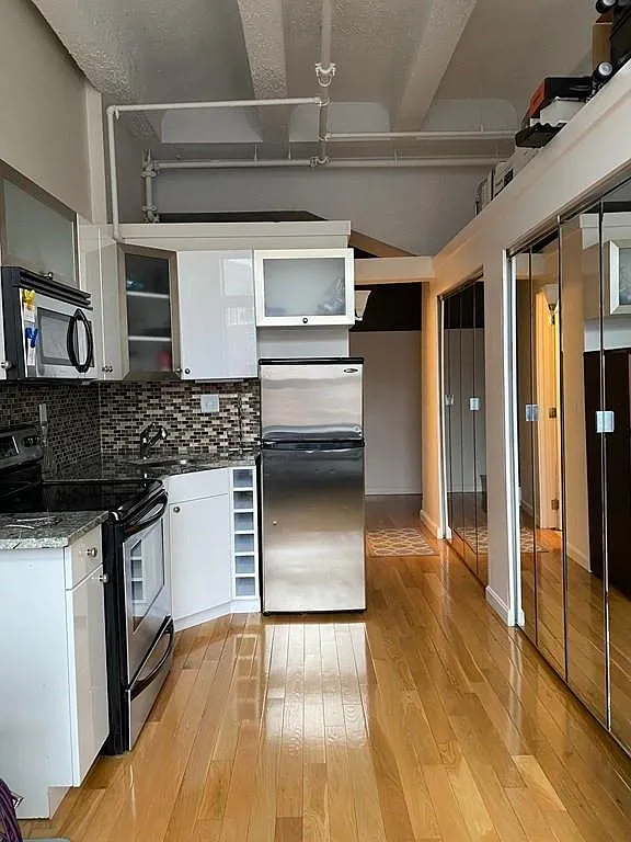 1 bed, 400 sqft, $2,700 — Photo 3