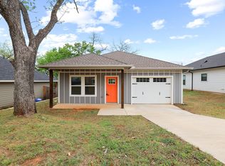 1221 W Johnson St, Denison, TX 75020