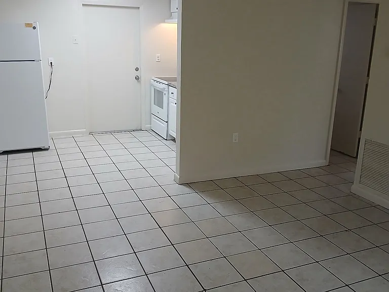 4101 Wayne Ave #4101 — Photo 2