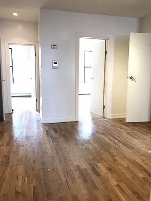 Rented by Manhattan Management LLC | media 19