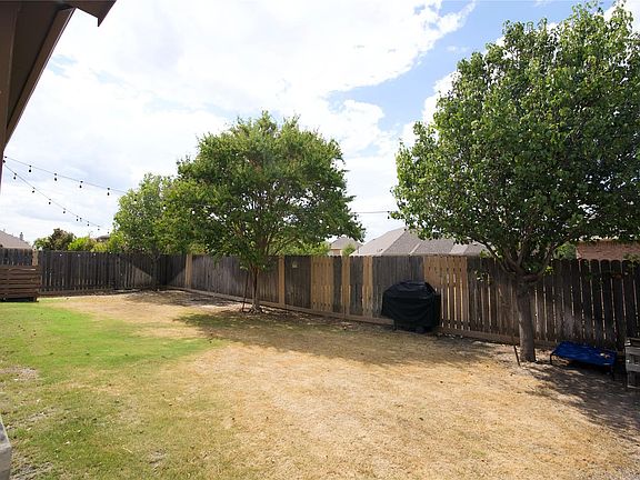 4th image of 509 Palmilla St
