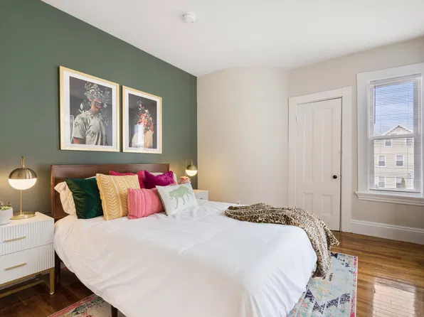 19 Briscoe St Unit 1, Beverly, MA 01915