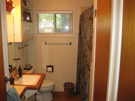 3rd image of 2123 Pineview St