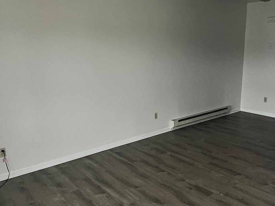 1st image of 807 Covey Ln APT 7