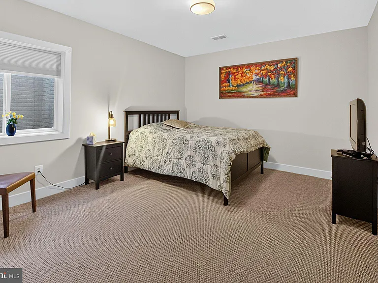 6106 Swansea St — Photo 37
