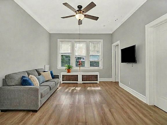 4th image of 4500 S Wells St