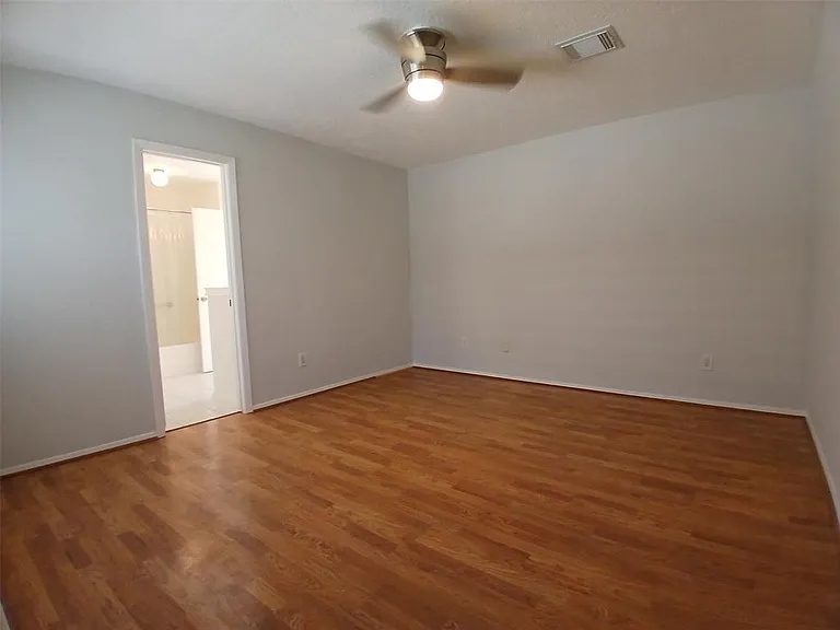1126 E Brompton Dr — Photo 2