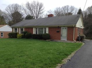 218 Fraser Ln, Staunton, VA 24401