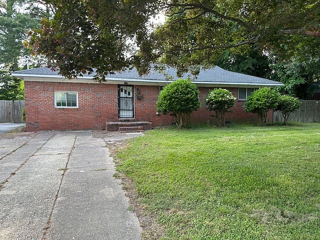 Front driveway and yard