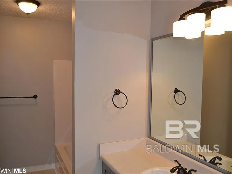 706 Crystal Wells Ct N — Photo 9