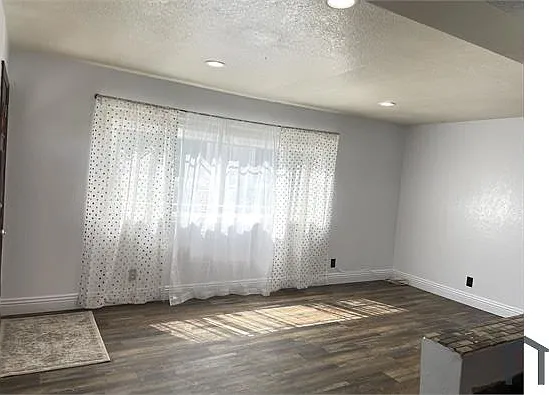 2 bed, 959 sqft, $2,400 — Photo 2