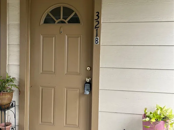 321B Holiday St, Tomball, TX 77375