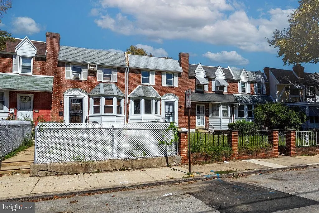 3 bed, 1.5 bath, 1080 sqft, $1,800 — Photo 1