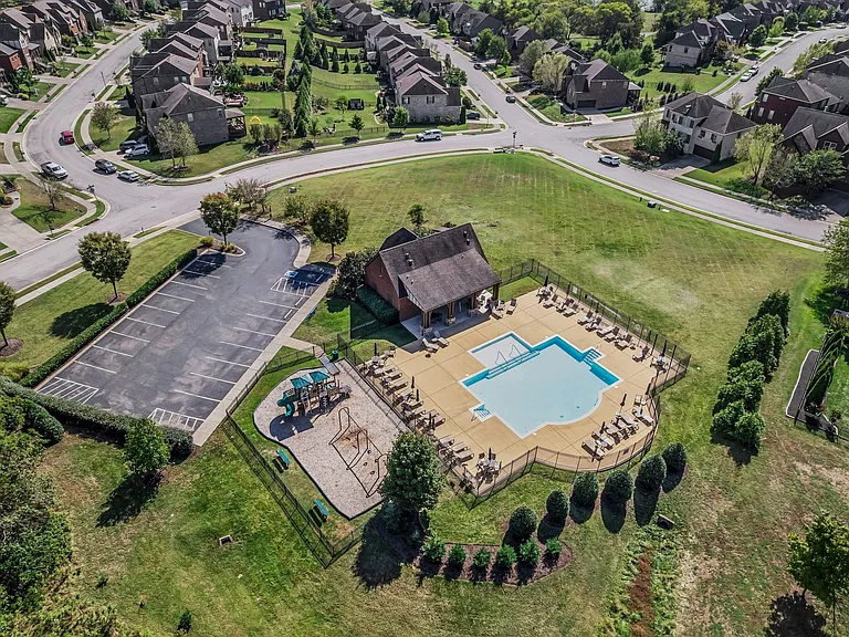 4937 Riverbank Dr — Photo 46