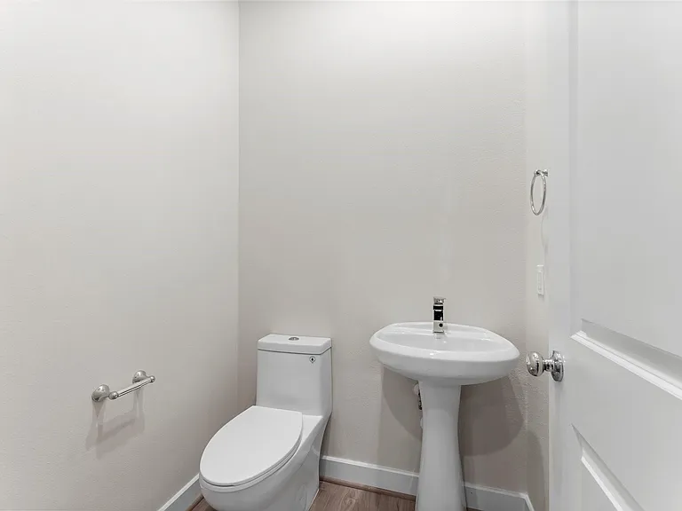 5905 Haring Ln — Photo 12