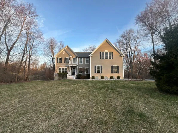 40 Harrisons Trail, Hopewell Junction, NY 12533
