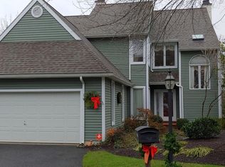 33 Horseshoe Ln, Newtown Square, PA 19073