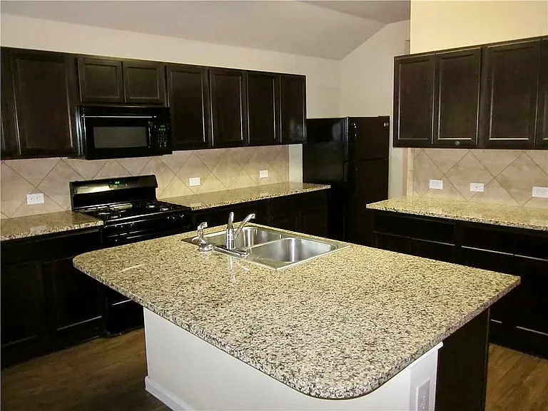 541 Alpha — Photo 3