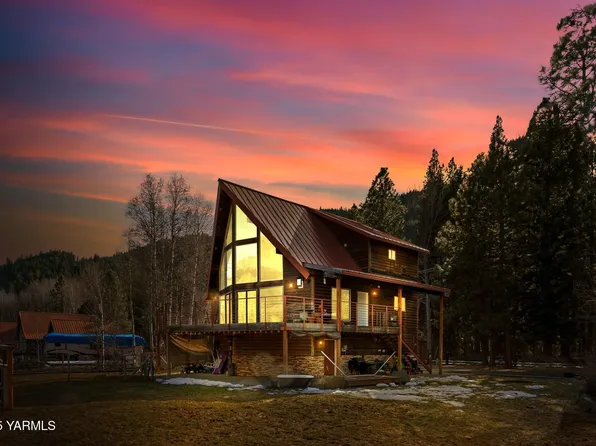 421 Jefferson Rd, Naches, WA 98937